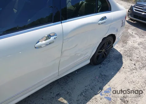 2013 Mercedes-Benz C 250 Luxury/Sport из США, поврежденный, VIN WDDGF4HB2DA805935